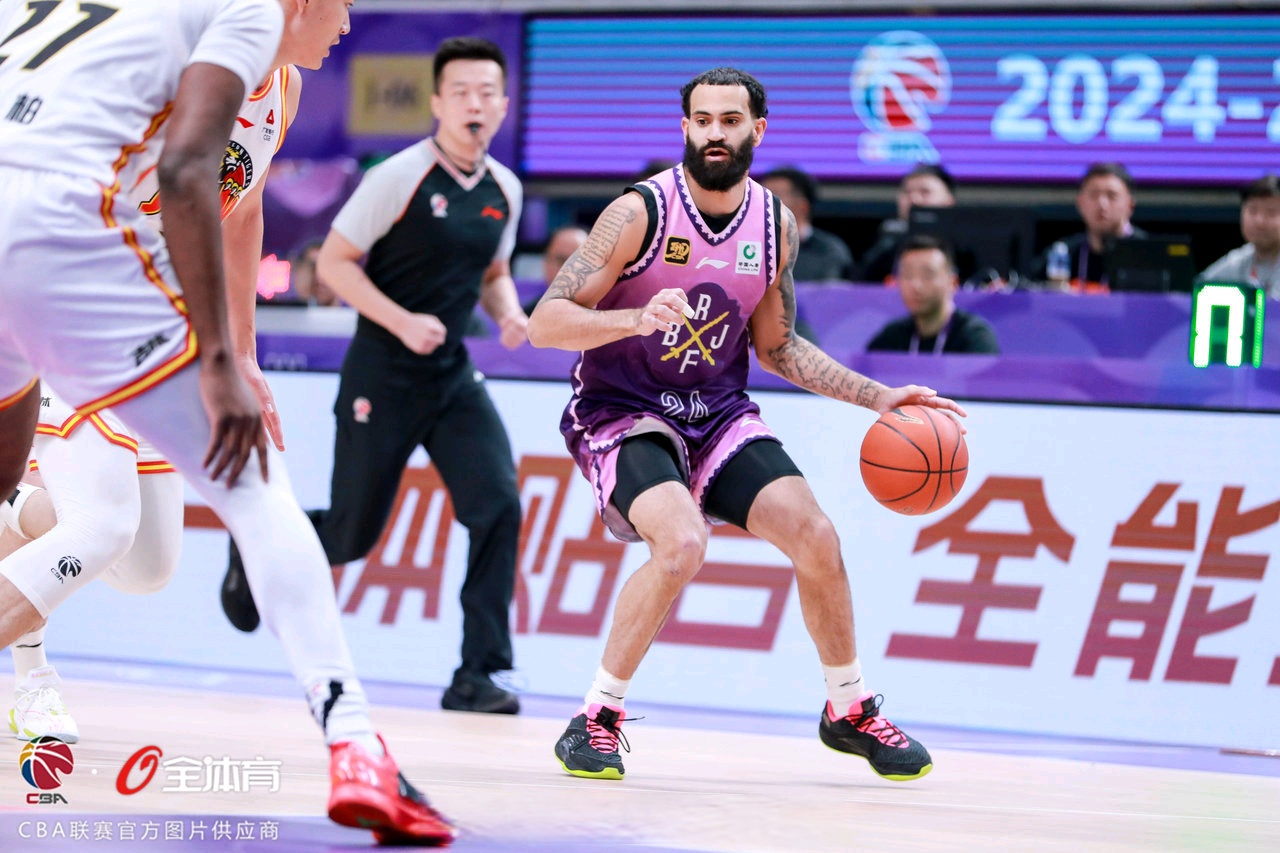 开云-JackeyLove迎来五赛季出色发挥，老鹰观众热烈欢呼！的简单介绍-开云