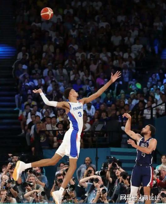 开云-Karsa与80激战老鹰分钟，出色防守胜负难料！，德罗巴焦点对战引发球迷热议-开云